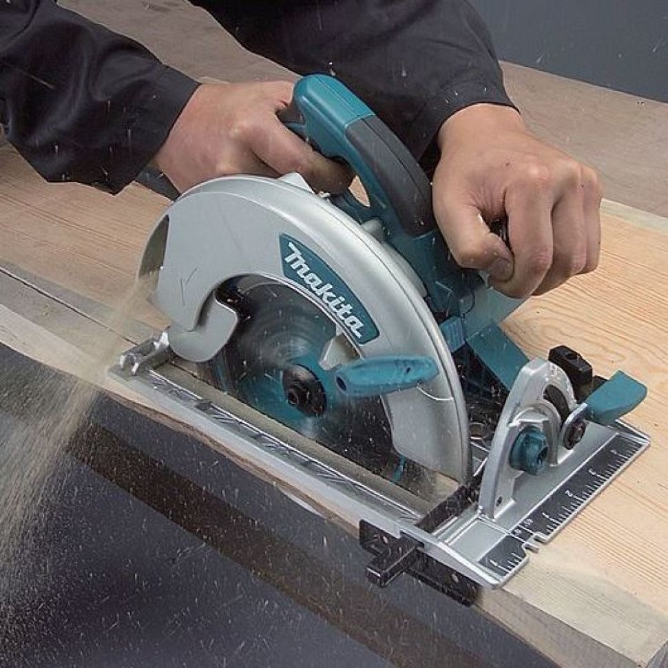 Дисковая пила Makita HS7601K