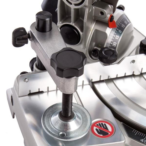 Аккумуляторная торцовочная пила Makita DLS600Z Аккумуляторная торцовочная пила Makita DLS600Z