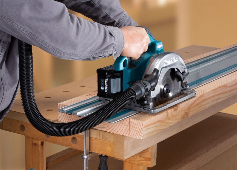 Аккумуляторная дисковая пила Makita XGT HS004GZ01