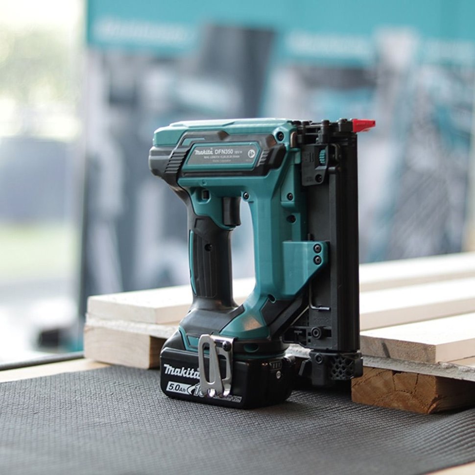 Аккумуляторный гвоздезабиватель Makita DFN 350 ZJ (DFN350ZJ)