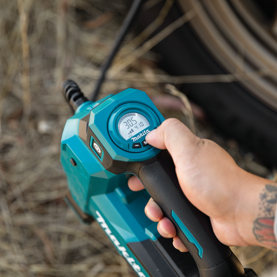 Аккумуляторный насос Makita MP001GZ (XGT 40В)