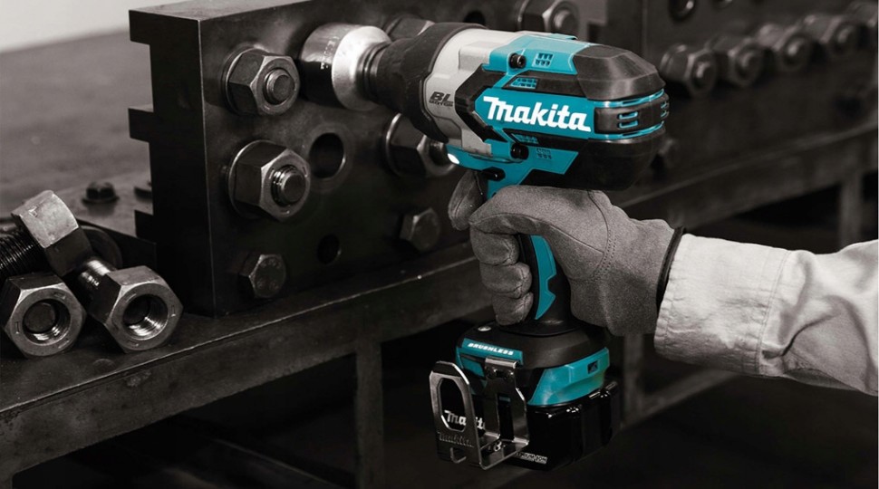 Аккумуляторный гайковерт Makita DTW1001RTJ
