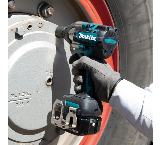 Аккумуляторный ударный гайковерт Makita DTW700Z Аккумуляторный ударный гайковерт Makita DTW700Z