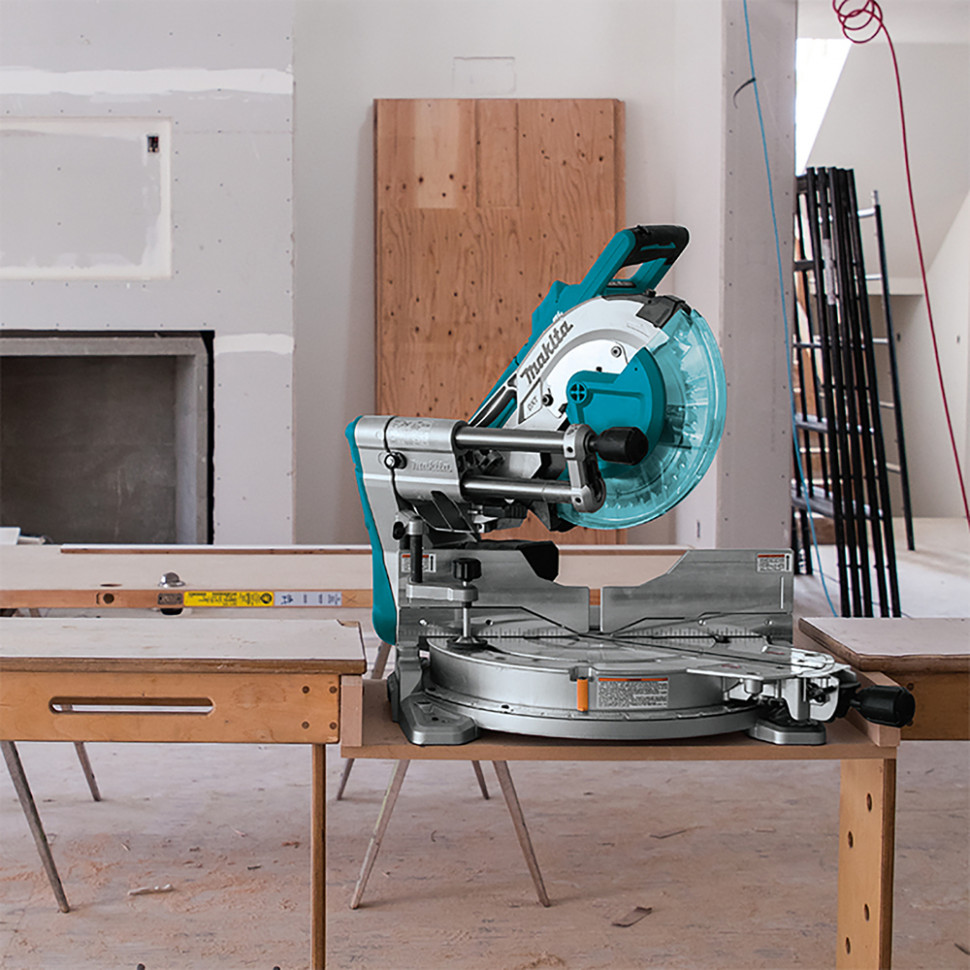 Торцовочная пила Makita DLS211ZU