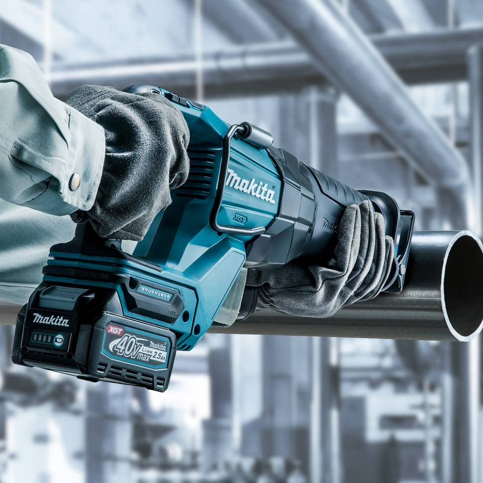 Аккумуляторная сабельная пила Makita XGT JR001GM201