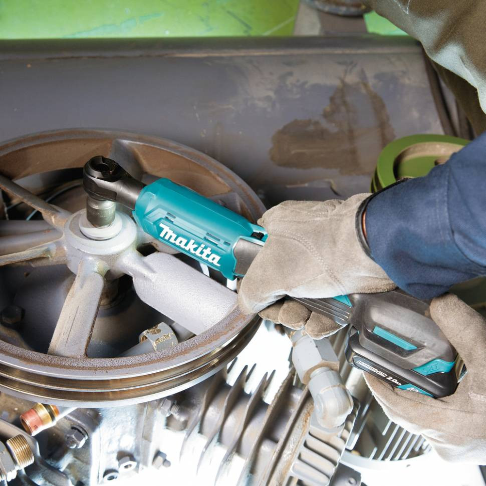 Аккумуляторный угловой гайковерт Makita WR100DZ Аккумуляторный угловой гайковерт Makita WR100DZ