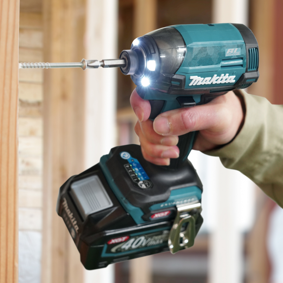 Аккумуляторный ударный шуруповерт Makita XGT TD002GZ01 ( без АКБ и ЗУ) Аккумуляторный ударный шуруповерт Makita XGT TD002GZ01 ( без АКБ и ЗУ)